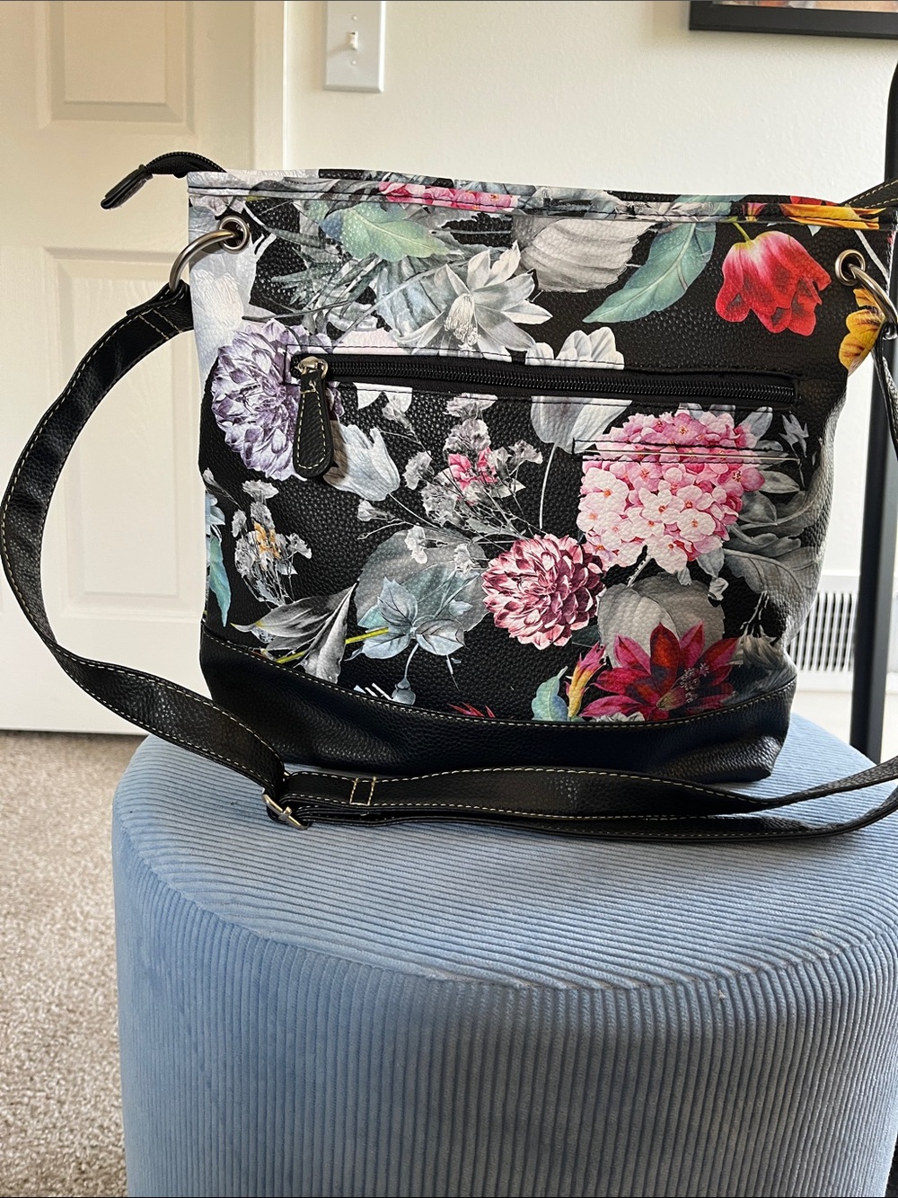 STONE MOUNTAIN Floral Crossbody Handbag - Black with Pink & Red Flowers
